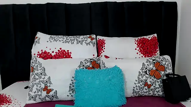 Miss-Berries online show from March 29, 1:29 am