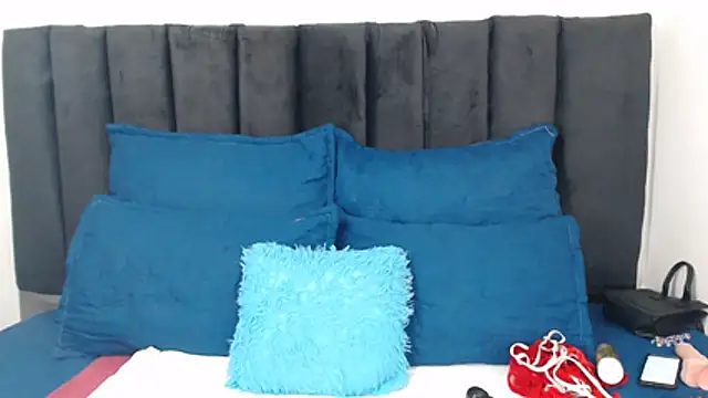 Miss-Berries online show from April 13, 4:55 pm