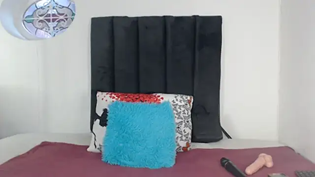 Miss-Berries online show from December 4, 3:27 am