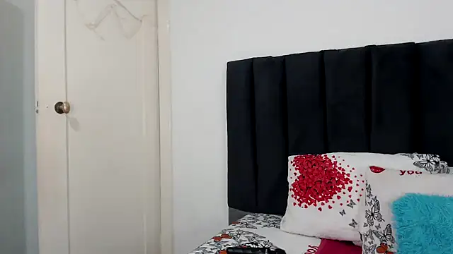 Miss-Berries online show from March 3, 9:00 pm