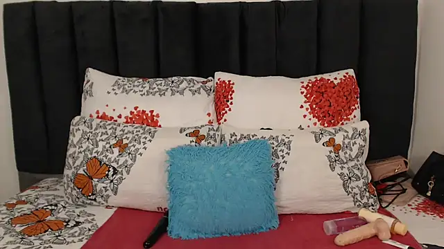 Snapshot of Miss-Berries chatting on May 3, 9:18 pm Miss-Berries online show from May 3, 9:18 pm