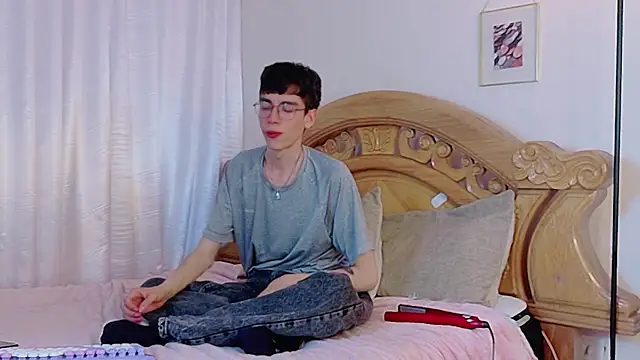 Snapshot of Bay_freedo chatting on July 18, 8:39 pm Bay freedo online show from July 18, 8:39 pm