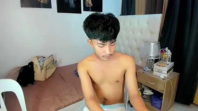 Snapshot of Urloverhardcock chatting on December 2, 10:33 pm Urloverhardcock online show from December 2, 10:33 pm