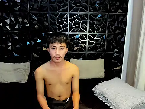 Urloverhardcock online show from May 4, 5:55 am