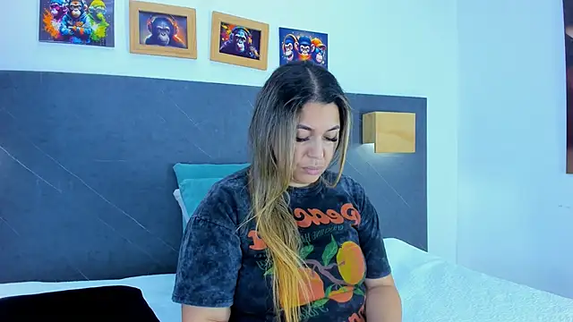 Andhrea Vale online show from March 13, 12:21 pm