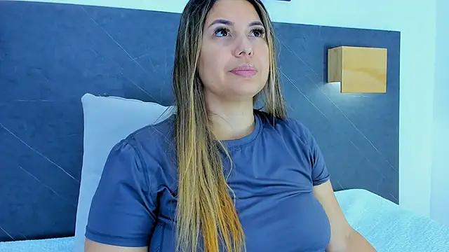 Andhrea Vale online show from March 3, 11:50 am