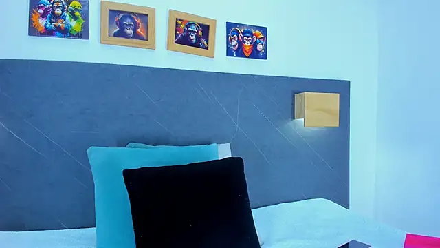 Andhrea Vale online show from March 5, 12:13 pm