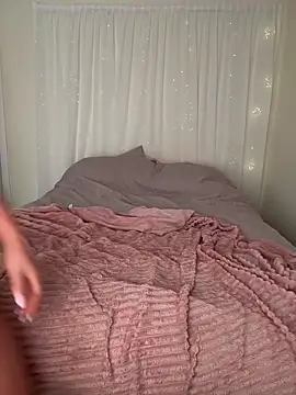 LillieMaee online show from March 25, 12:04 pm