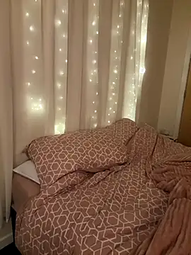 LillieMaee online show from December 2, 12:55 am