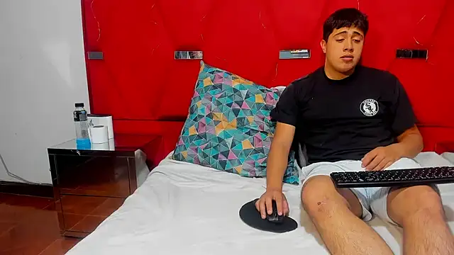 Snapshot of Emmaanddarling chatting on December 22, 3:12 pm Emmaanddarling online show from December 22, 3:12 pm