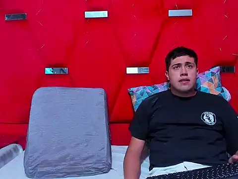 Snapshot of Emmaanddarling chatting on November 15, 12:20 pm Emmaanddarling online show from November 15, 12:20 pm