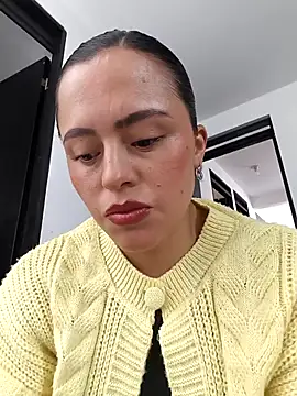 Snapshot of ALEJA__22 chatting on May 12, 6:47 pm ALEJA 22 online show from May 12, 6:47 pm