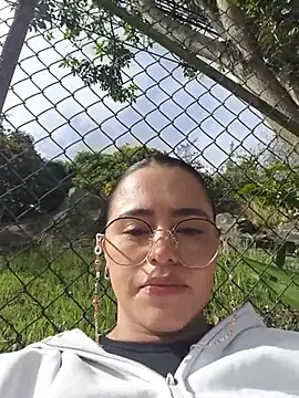 Snapshot of ALEJA__22 chatting on July 1, 1:33 pm ALEJA 22 online show from July 1, 1:33 pm