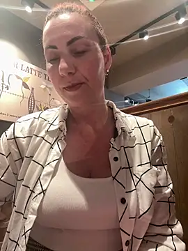 pervimilf online show from April 27, 10:02 am