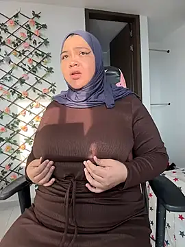 Snapshot of sweetmuslim01 chatting on March 22, 10:04 pm sweetmuslim01 online show from March 22, 10:04 pm