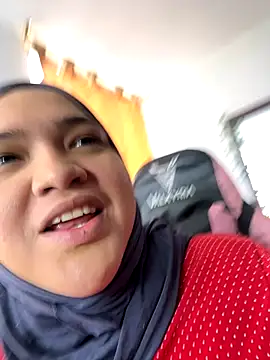 Snapshot of sweetmuslim01 chatting on October 13, 4:52 pm sweetmuslim01 online show from October 13, 4:52 pm
