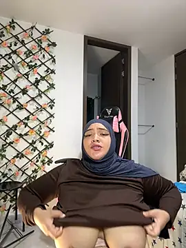 Snapshot of sweetmuslim01 chatting on March 17, 12:53 am sweetmuslim01 online show from March 17, 12:53 am