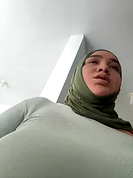 Snapshot of sweetmuslim01 chatting on October 3, 5:25 pm sweetmuslim01 online show from October 3, 5:25 pm