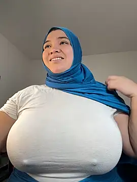 Snapshot of sweetmuslim01 chatting on February 17, 9:21 pm sweetmuslim01 online show from February 17, 9:21 pm