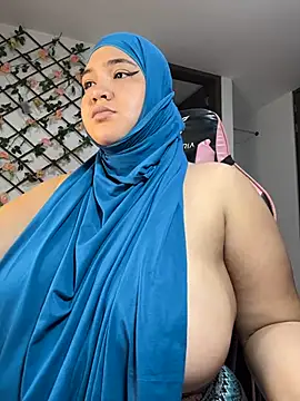 Snapshot of sweetmuslim01 chatting on March 18, 12:19 am sweetmuslim01 online show from March 18, 12:19 am