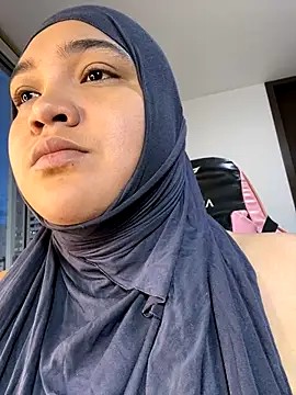 Snapshot of sweetmuslim01 chatting on September 10, 11:04 pm sweetmuslim01 online show from September 10, 11:04 pm