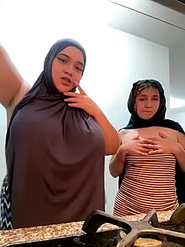 Snapshot of sweetmuslim01 chatting on December 15, 3:23 am sweetmuslim01 online show from December 15, 3:23 am