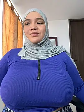 Snapshot of sweetmuslim01 chatting on October 24, 4:17 pm sweetmuslim01 online show from October 24, 4:17 pm