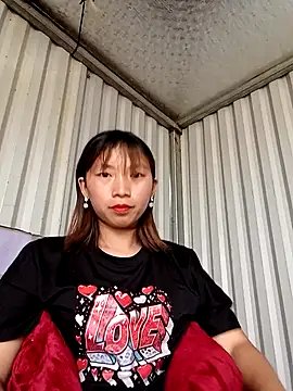 julybi online show from December 4, 5:39 am