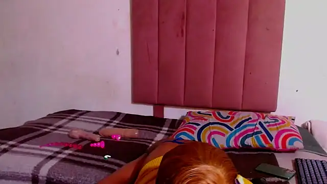 Nikistickyxx25 online show from May 8, 3:10 am