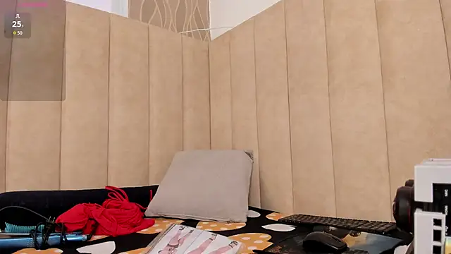 Snapshot of TifanyGrey chatting on November 7, 8:13 pm TifanyGrey online show from November 7, 8:13 pm