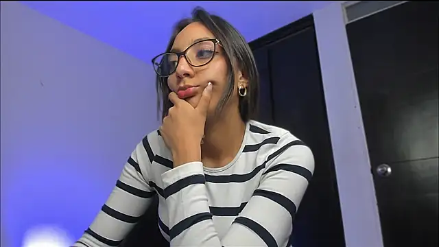 LilyGarcia online show from November 12, 2:15 am