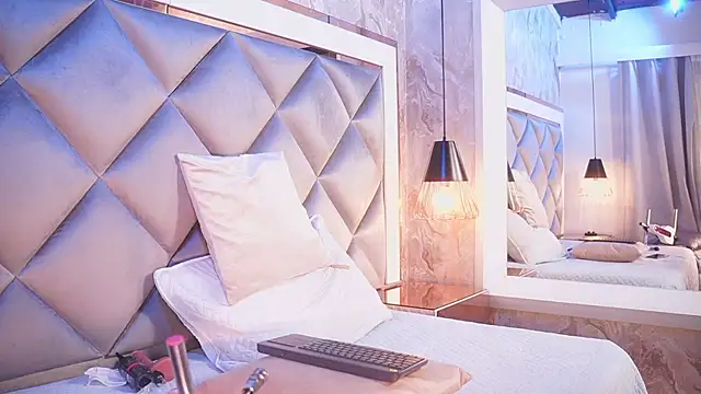 crystal gilton online show from February 19, 7:11 pm