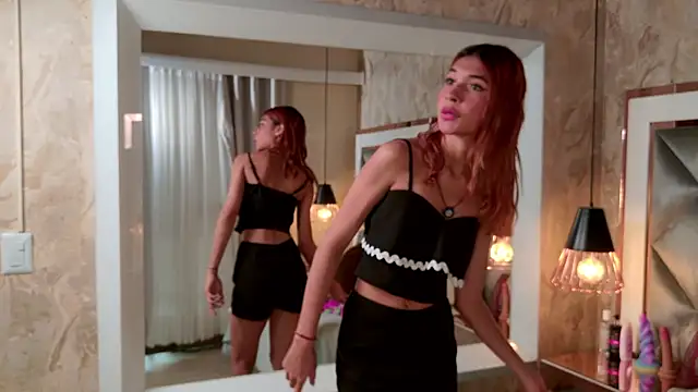 Snapshot of crystal_gilton chatting on January 11, 7:10 pm crystal gilton online show from January 11, 7:10 pm