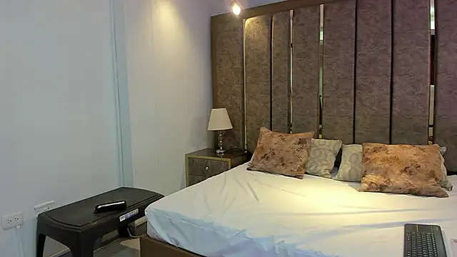 BrendaFernandez  online show from February 23, 2:06 pm