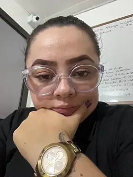 Snapshot of cleo_wale_ chatting on November 10, 10:48 pm cleo wale online show from November 10, 10:48 pm