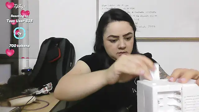 Snapshot of cleo_wale_ chatting on December 16, 10:47 pm cleo wale online show from December 16, 10:47 pm