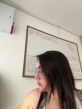 Snapshot of cleo_wale_ chatting on November 28, 1:44 pm cleo wale online show from November 28, 1:44 pm