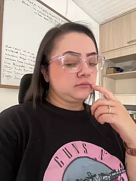 Snapshot of cleo_wale_ chatting on November 30, 3:46 pm cleo wale online show from November 30, 3:46 pm