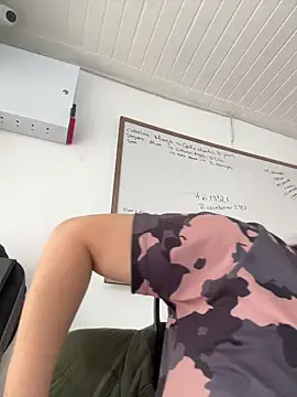 Snapshot of cleo_wale_ chatting on November 25, 4:40 pm cleo wale online show from November 25, 4:40 pm