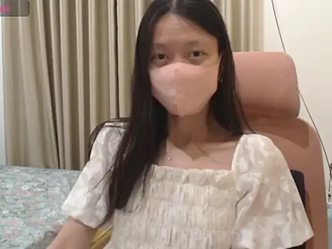 Lil-Cherries online show from November 13, 4:00 pm