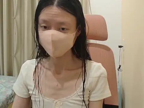 Lil-Cherries online show from February 6, 1:40 pm