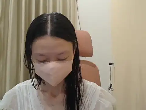 Lil-Cherries online show from April 13, 12:20 pm