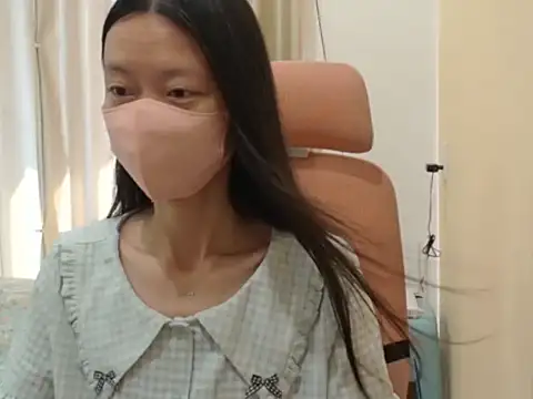 Lil-Cherries online show from January 9, 3:35 am