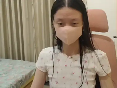 Lil-Cherries online show from March 9, 1:14 pm