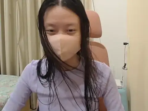 Lil-Cherries online show from March 3, 5:20 pm