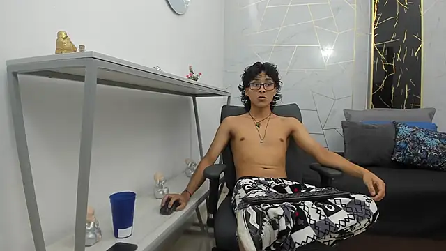 Zoro V online show from November 13, 7:40 pm