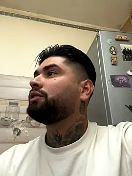 Snapshot of alexandermoris chatting on November 6, 7:07 pm alexandermoris online show from November 6, 7:07 pm