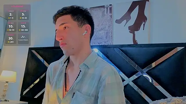 Un Sluttyy online show from April 8, 11:33 am