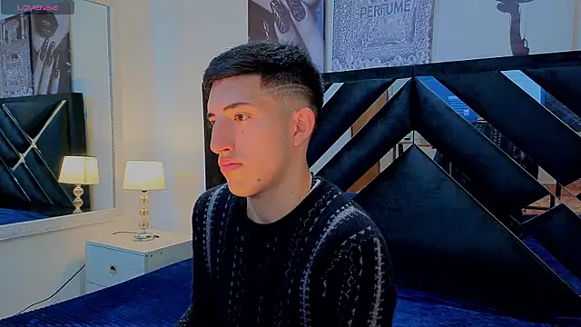 Un Sluttyy online show from April 14, 11:15 am