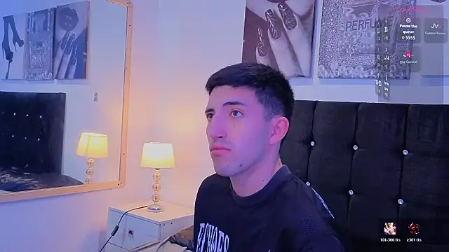 Un Sluttyy online show from March 4, 11:40 am